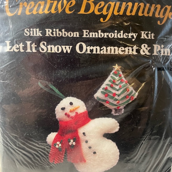 Creative Beginnings Silk Ribbon Embroidery Kit Let It Snow Ornament Pin Sealed - Picture 2 of 3